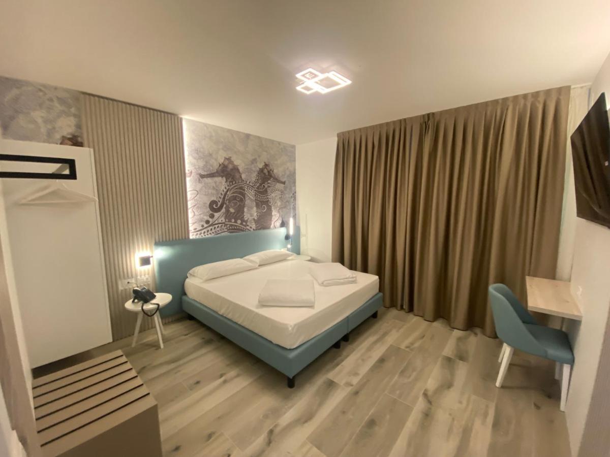 Marina Suites & Apartments 4 Stelle S Каорле Экстерьер фото
