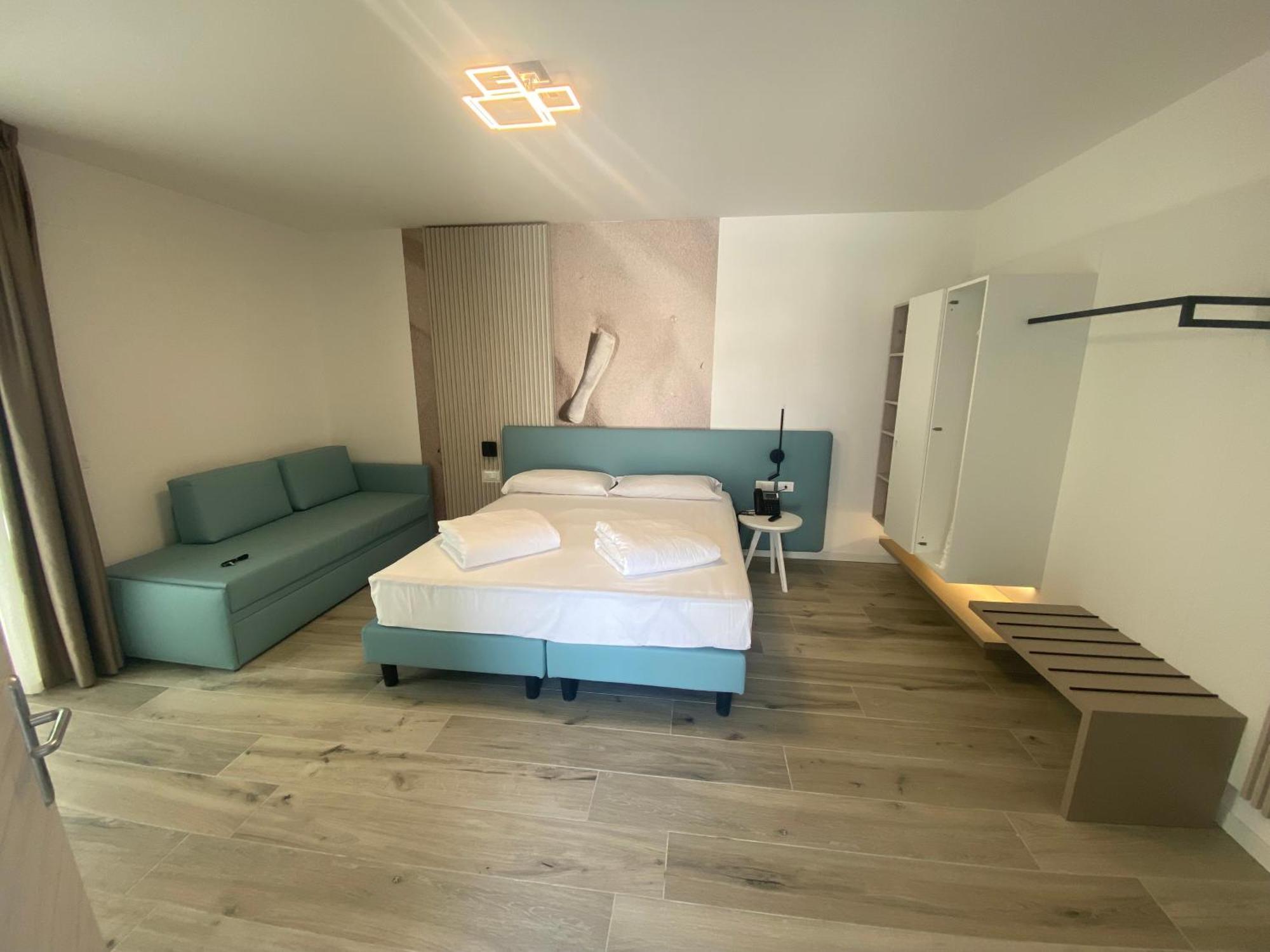 Marina Suites & Apartments 4 Stelle S Каорле Экстерьер фото