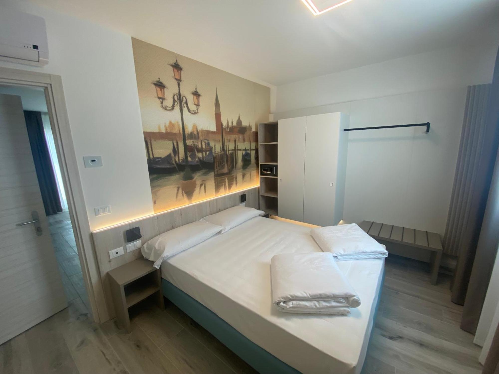 Marina Suites & Apartments 4 Stelle S Каорле Экстерьер фото