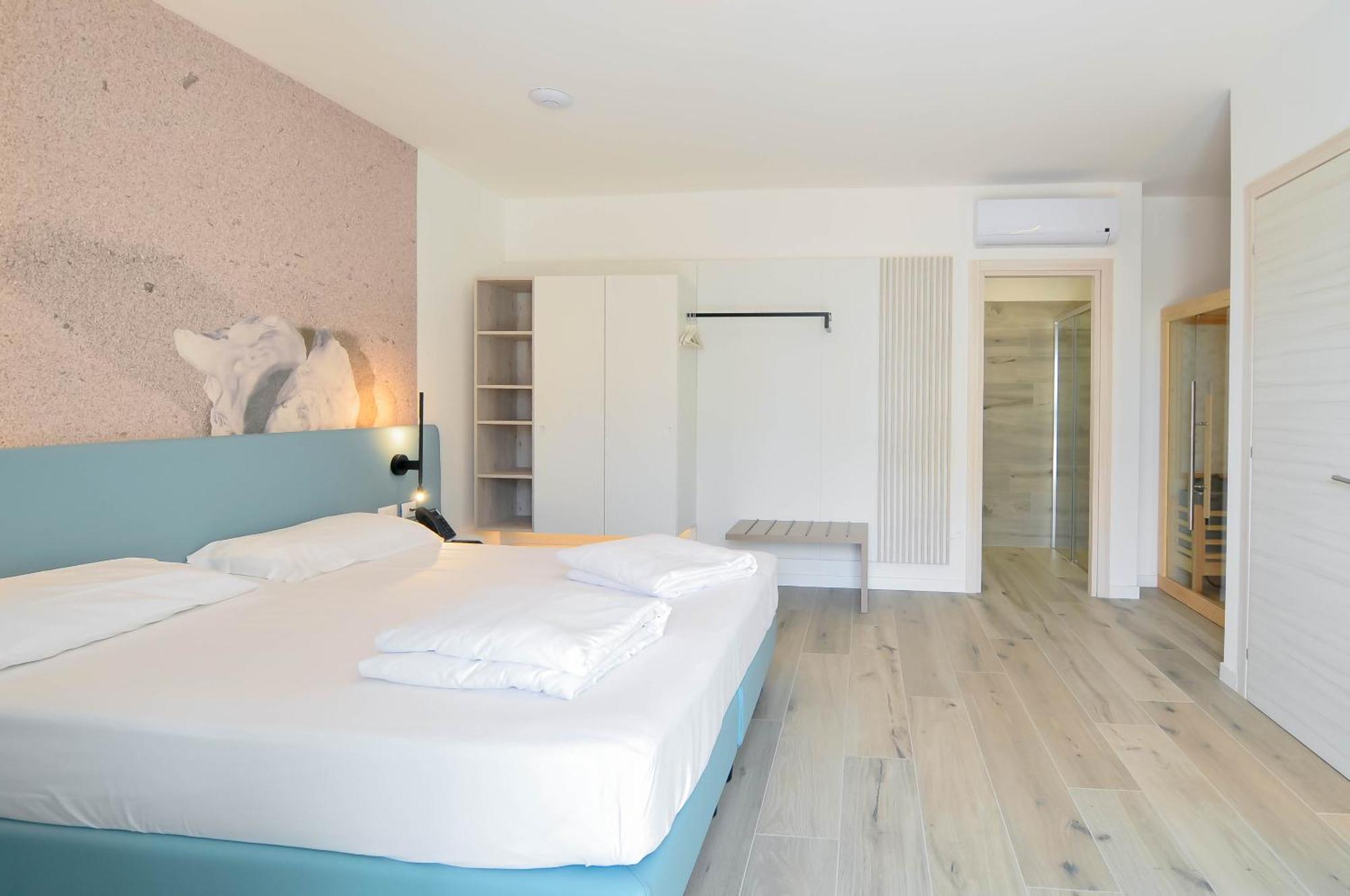 Marina Suites & Apartments 4 Stelle S Каорле Экстерьер фото