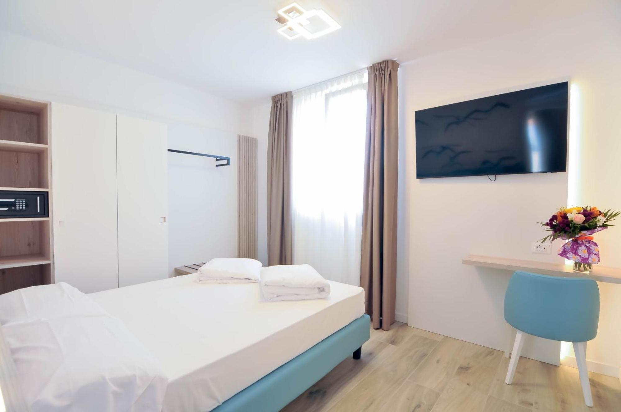 Marina Suites & Apartments 4 Stelle S Каорле Экстерьер фото