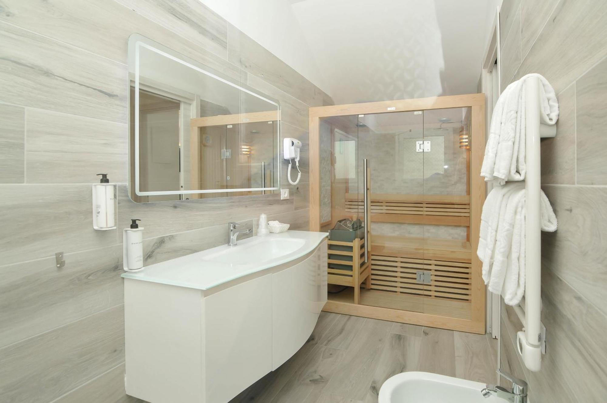 Marina Suites & Apartments 4 Stelle S Каорле Экстерьер фото