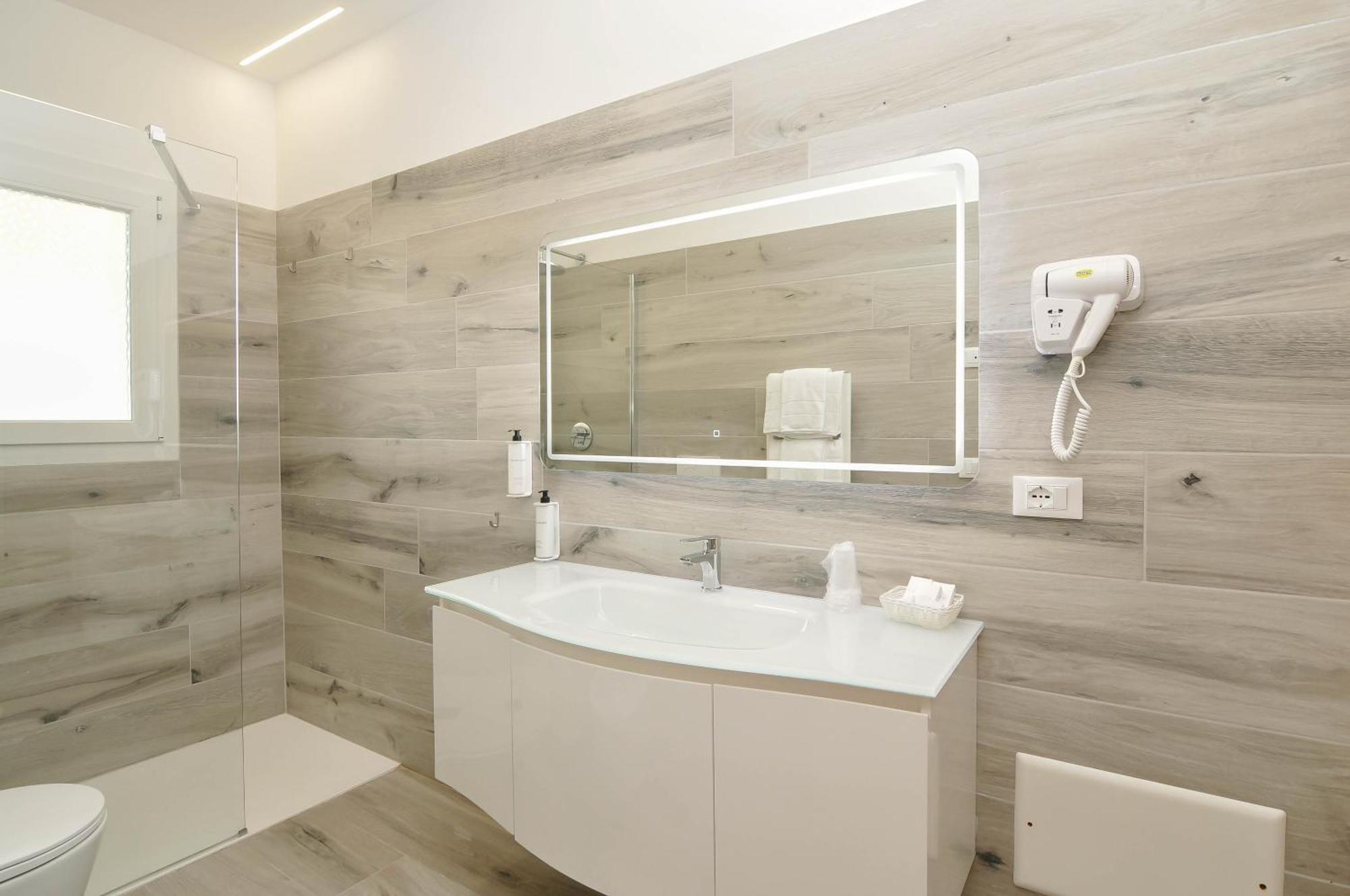 Marina Suites & Apartments 4 Stelle S Каорле Экстерьер фото