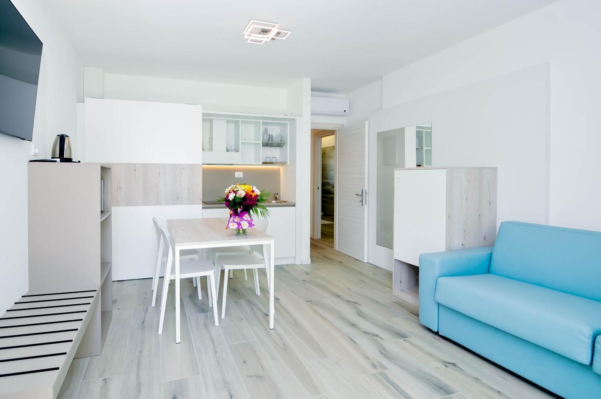 Marina Suites & Apartments 4 Stelle S Каорле Экстерьер фото