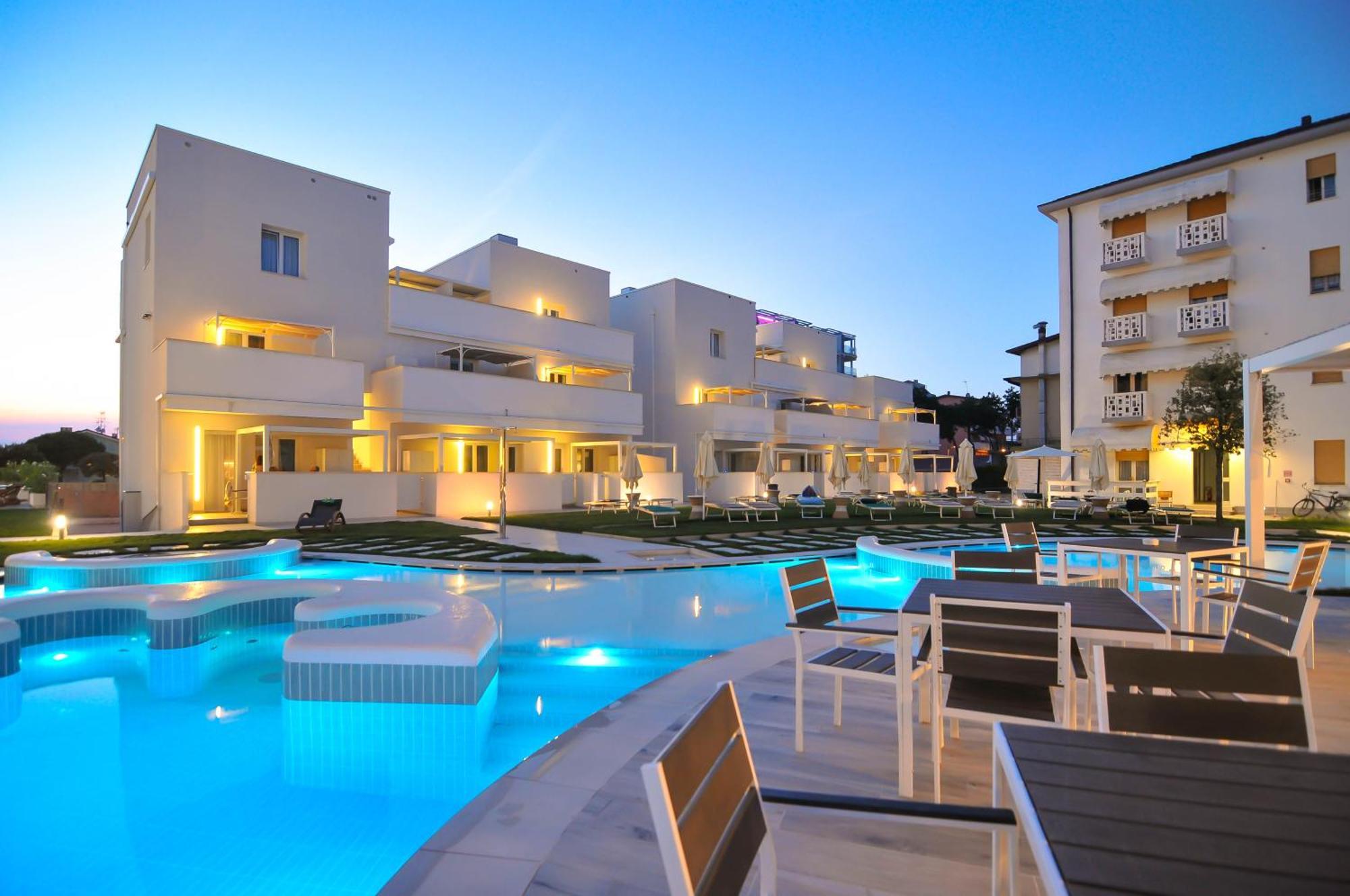 Marina Suites & Apartments 4 Stelle S Каорле Экстерьер фото