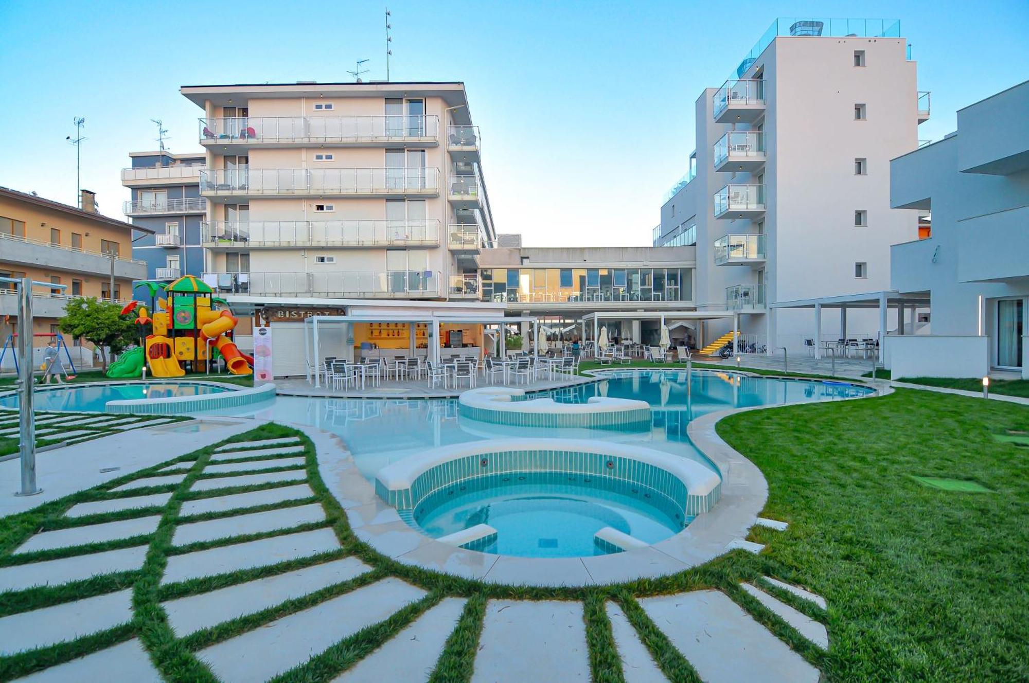 Marina Suites & Apartments 4 Stelle S Каорле Экстерьер фото